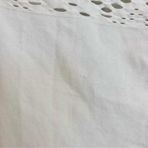 NWOT Bebe White Seamless Keyhole Cut-Out Holes Long Quarter Sleeves Top - Picture 6 of 7